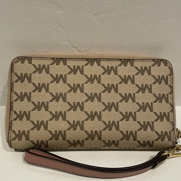 MK Wallet - Picture 2 of 6